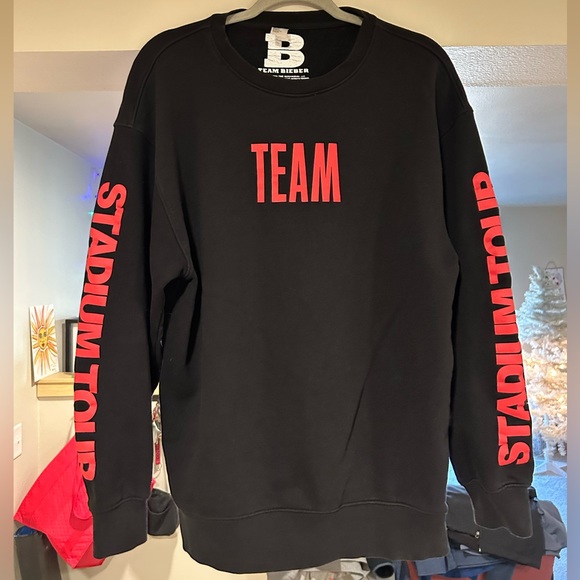 Justin Bieber Team Bieber Stadium Tour Concert Merch Crewneck Sweater Medium Top - Picture 2 of 10